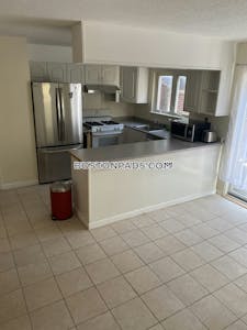 Brookline 5 Beds 3.5 Baths Brookline  Boston University - $6,800
