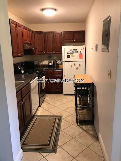 Brighton Sunny 2 Bed 1 bath available NOW on Kenrick St in Brighton!!  Boston - $2,700