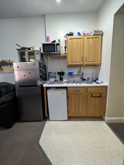 South End Deal Alert! Studio 1 Bath apartment in Tremont St Boston - $2,075