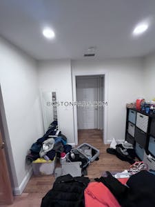 Brookline 1.5 Beds 1 Bath  Cleveland Circle - $3,000 No Fee