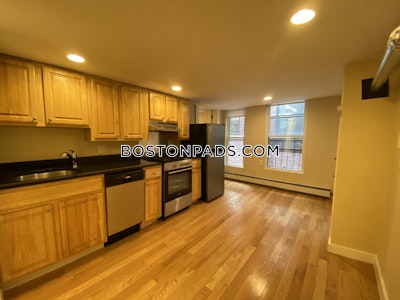 Beacon Hill Spacious, comfortable Studio in Beacon Hill on Cambridge St Available Sept. 1! Boston - $2,450 No Fee