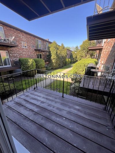 Newton 2 Bed 1 Bath NEWTON  Chestnut Hill - $2,595