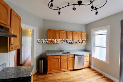 Dorchester 3 Beds 1.5 Baths Boston - $3,000 50% Fee