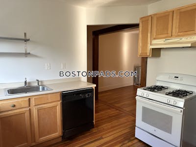 Medford 3 Beds 1 Bath  Tufts - $3,900