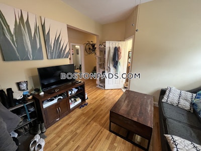 Somerville 2 Beds 1 Bath  West Somerville/ Teele Square - $2,975