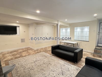 Brookline 1 Bed 1 Bath  Boston University - $2,800 No Fee