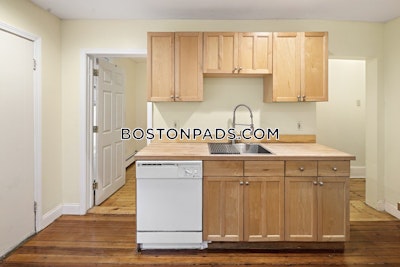 Cambridge 4-Bed / 2-Bath Apartment in Central Square Cambridge  Central Square/cambridgeport - $4,300 No Fee