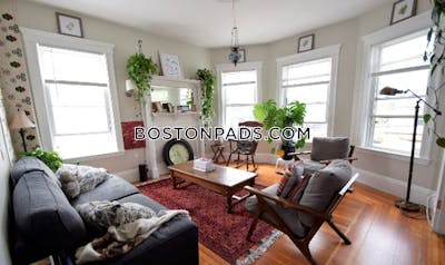 Revere 2 Bed 1 Bath REVERE $2,650 - $2,950 No Fee