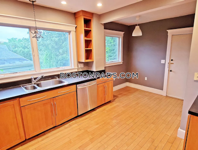 Brookline 3 Beds 1 Bath  Washington Square - $4,400