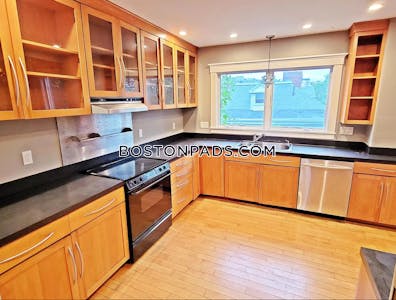 Brookline 3 Beds 1 Bath  Washington Square - $4,400