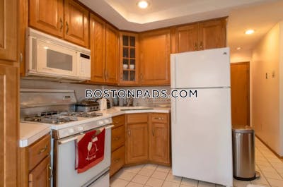 East Boston Spacious 3 Bed 1 bath available NOW on Orleans St in East Boston!! Boston - $3,900 No Fee