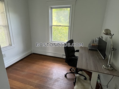 Newton 6 Bed 2.5 Bath NEWTON  Chestnut Hill - $7,600