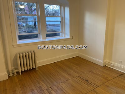 Malden Great studio, 1 bath available now on Highland Ave in Malden - $1,800