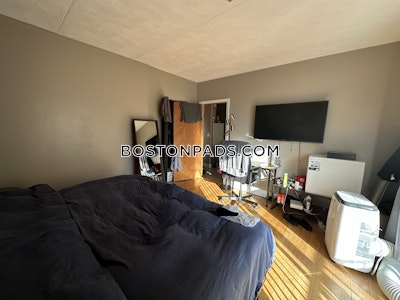 Newton 1 Bed 1 Bath NEWTON  Newtonville - $2,200