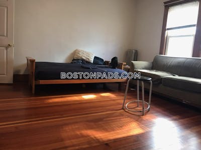 Medford Spacious 3 Bed 1 bath available 6/1 on Bowdoin St in Medford!!   Tufts - $4,050