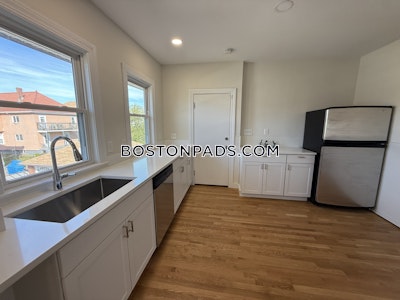 Medford 3 Beds 1 Bath  Tufts - $3,600 No Fee