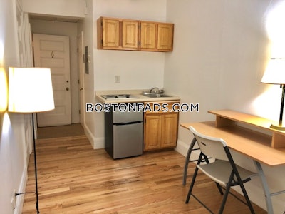 Brookline Brownstone Studio 1 on Tree-Lined Brookline Street  Longwood Area - $2,095