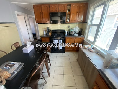 Somerville 5 Beds 2 Baths  Tufts - $4,500
