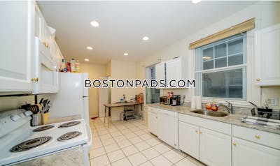 Brookline 5 Bed 2 Bath BROOKLINE- BOSTON UNIVERSITY $9,000  Boston University - $9,000 No Fee