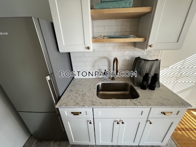 Brookline 1 Bed 1 Bath  Coolidge Corner - $3,114