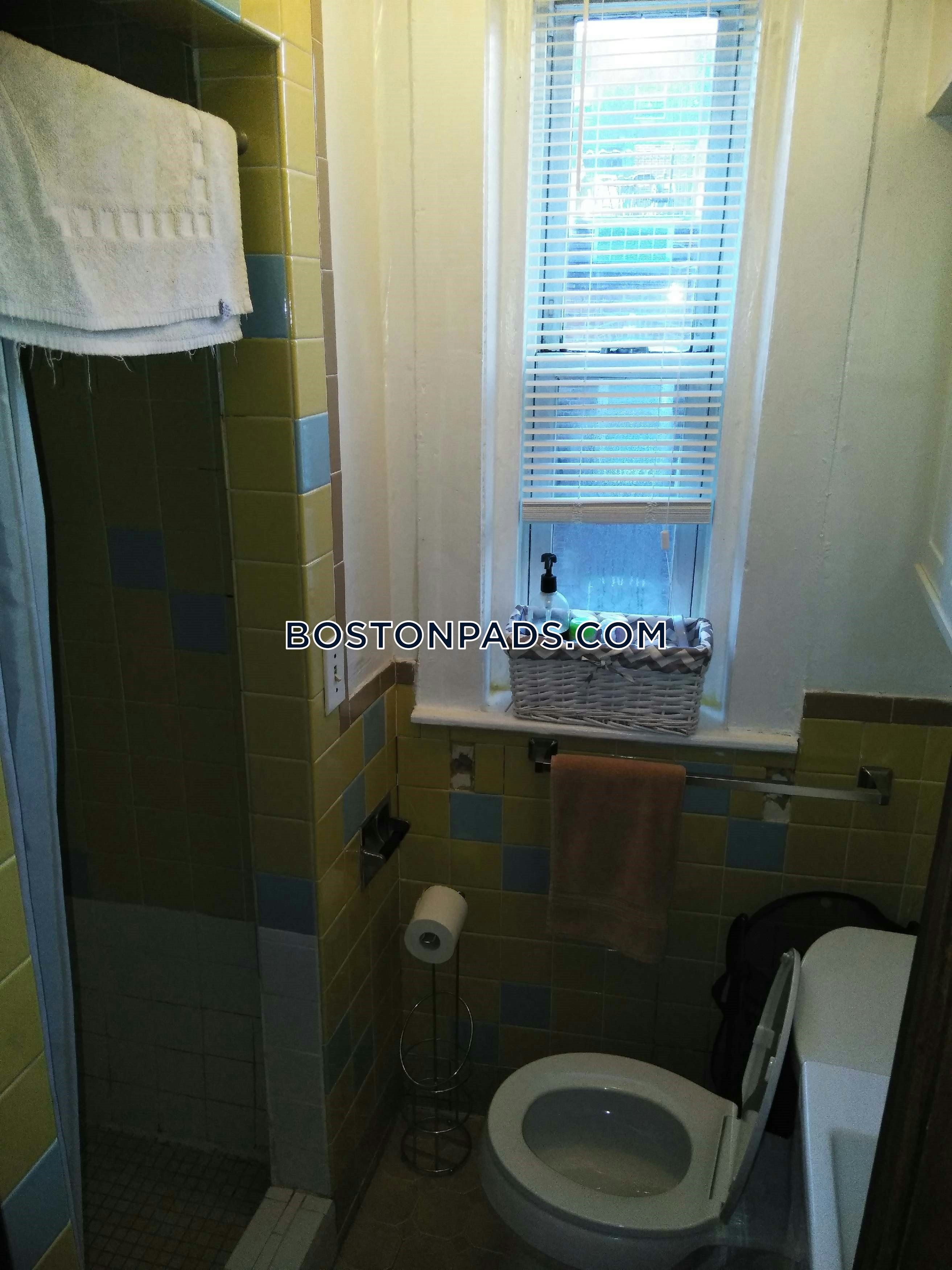 2 Beds 1 Bath Boston North End $2,400 2 Beds 1 Bath Boston North End $2,400