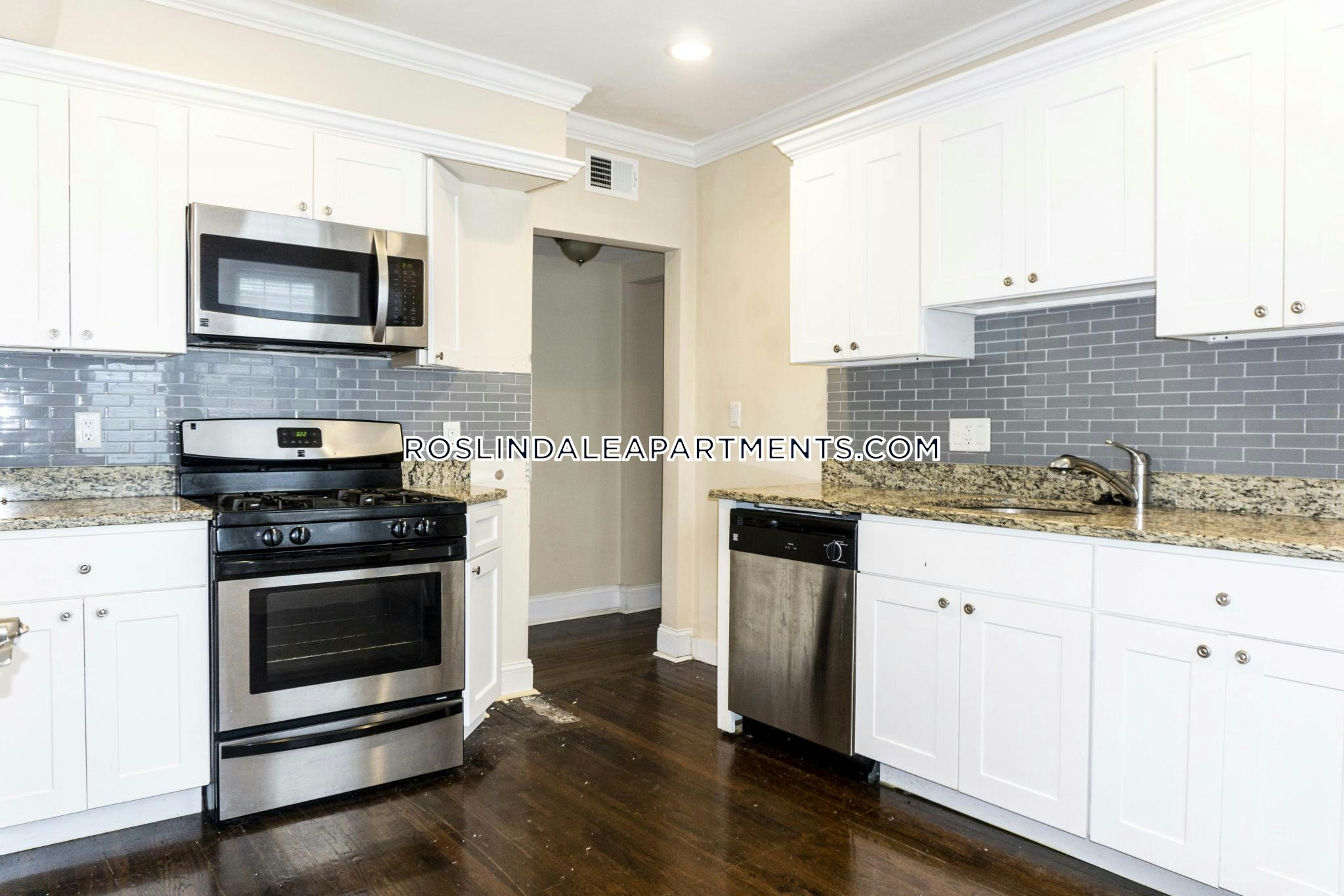Roslindale Huge 3 Bedroom 1 5 Bath On The Third Floor In A 3 Family House In Roslindale Boston 2 350