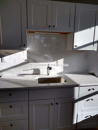 Roxbury 3 bedroom 1 baths in BOSTON Boston - $2,895