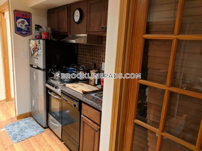 Brookline 2 Bed 1 Bath BROOKLINE- BROOKLINE VILLAGE $2,800  Brookline Village - $2,800 No Fee
