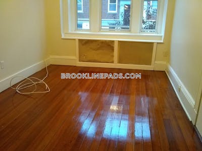 Brookline 3 Bed 1 Bath BROOKLINE- WASHINGTON SQUARE $3,800  Washington Square - $3,800 No Fee