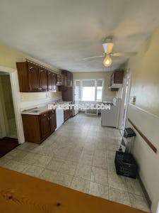 Everett Huge 3 Bedroom Apartment - $2,800