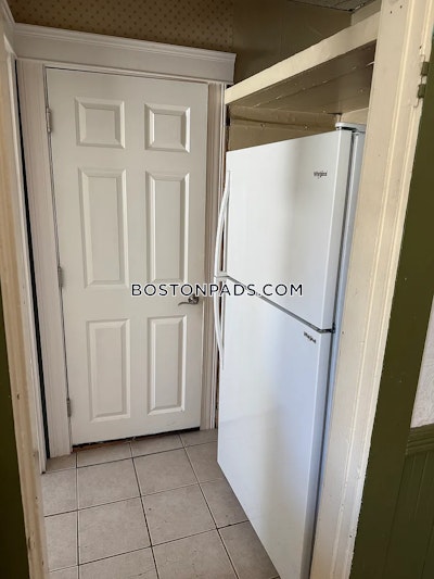 Somerville Studio  baths in SOMERVILLE  Davis Square - $3,200