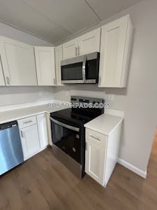 Cambridge 3 bedroom 1 baths in CAMBRIDGE  Mt. Auburn/brattle/ Fresh Pond - $3,195