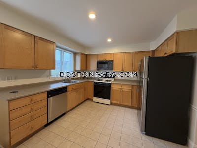 Newton 3 Beds 3 Baths  Newton Corner - $4,500