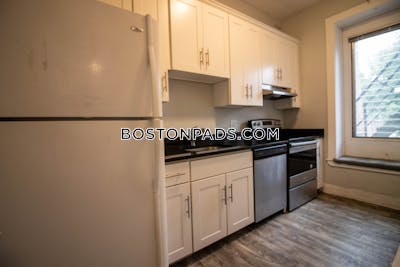 Brookline 3 Beds 2.5 Baths  Beaconsfield - $4,500 No Fee