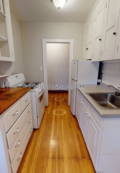 Somerville 1 Bed 1 Bath  Tufts - $3,100